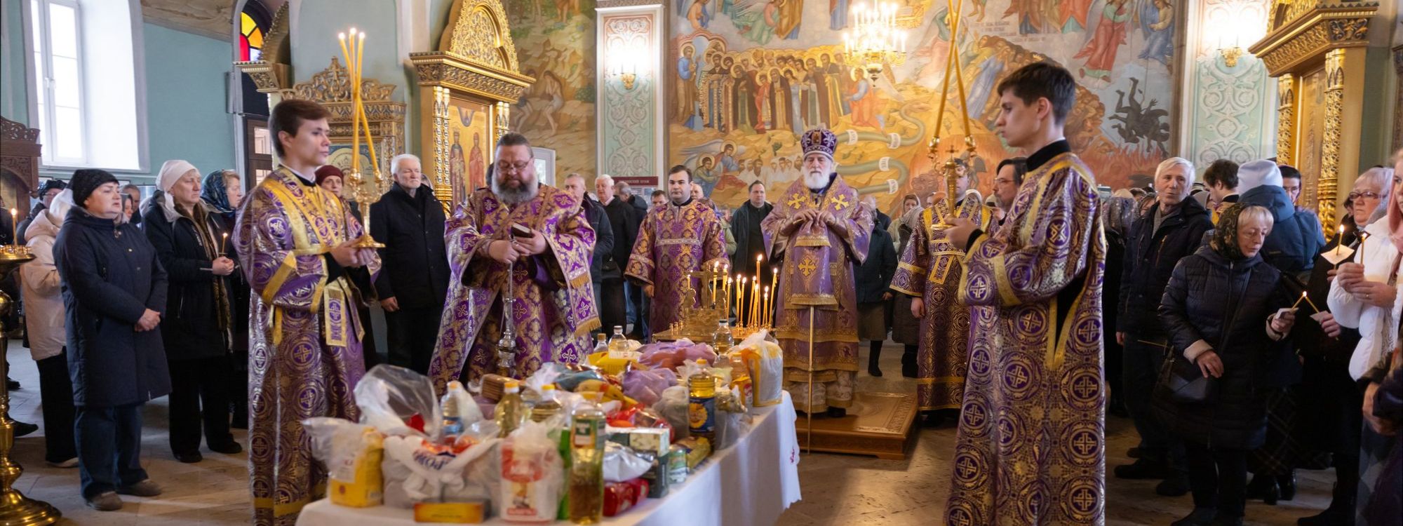 Архиерейское богослужение в Тихвинском храме города Коломны