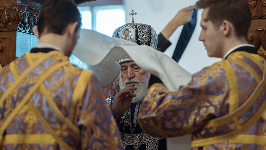 Архиерейское богослужение в храме святого апостола Иоанна Богослова под Вязом