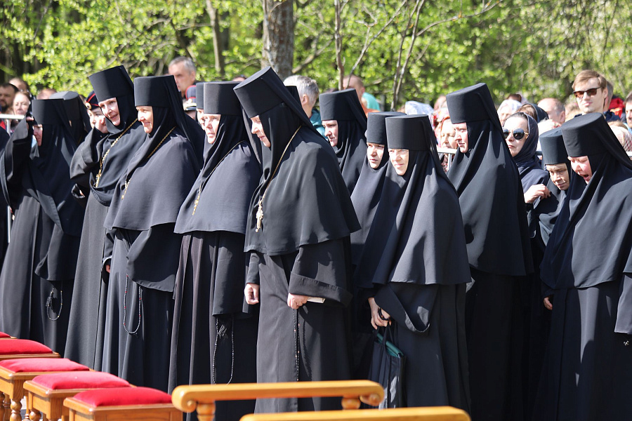 В праздник Собора новомучеников, в Бутове пострадавших, Патриарший наместник Московской митрополии возглавил Литургию на Бутовском полигоне