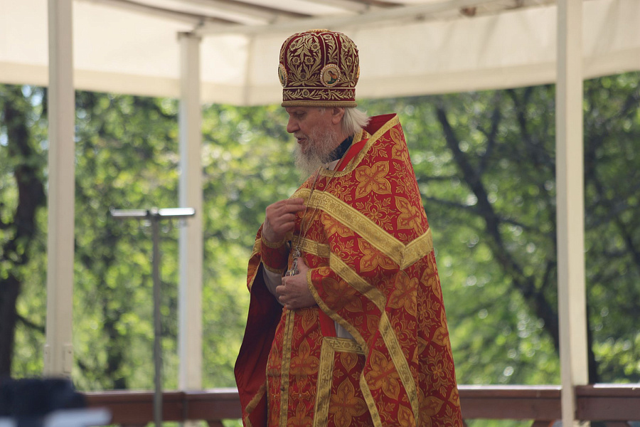 В праздник Собора новомучеников, в Бутове пострадавших, Патриарший наместник Московской митрополии возглавил Литургию на Бутовском полигоне