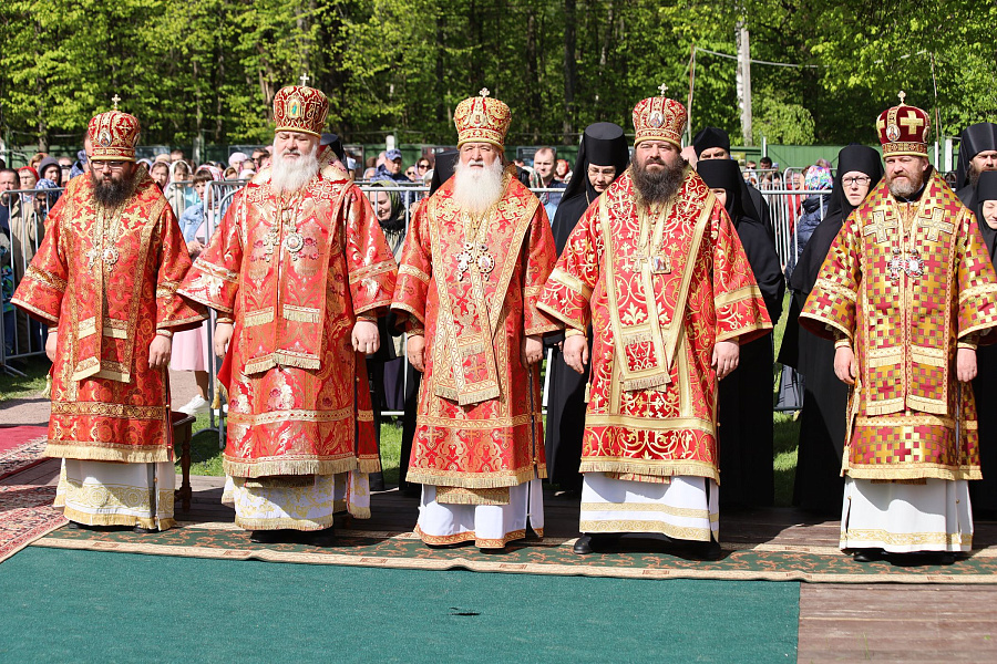 В праздник Собора новомучеников, в Бутове пострадавших, Патриарший наместник Московской митрополии возглавил Литургию на Бутовском полигоне