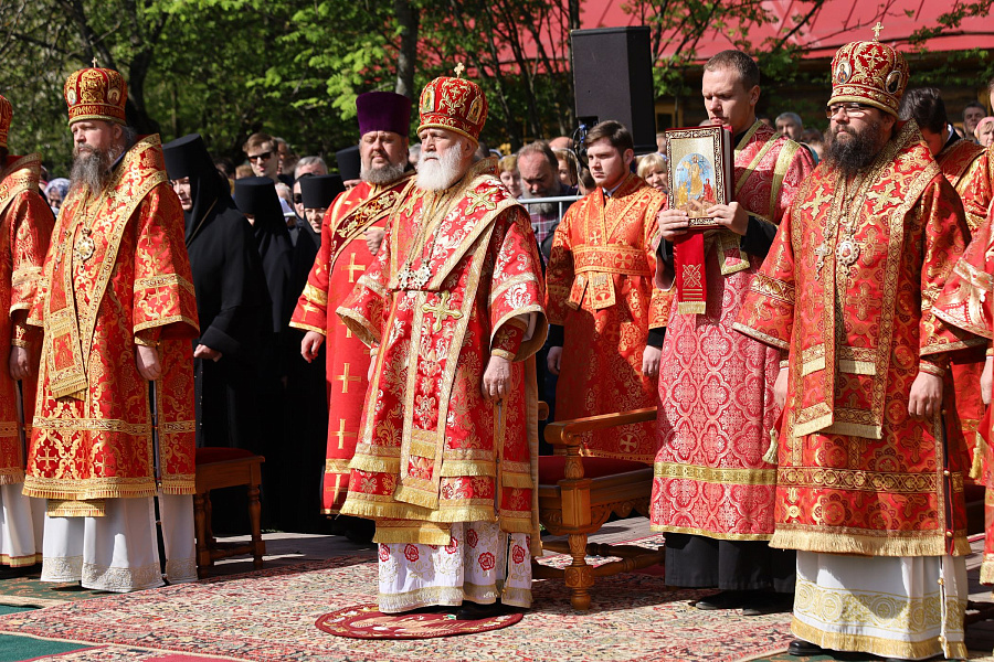 В праздник Собора новомучеников, в Бутове пострадавших, Патриарший наместник Московской митрополии возглавил Литургию на Бутовском полигоне