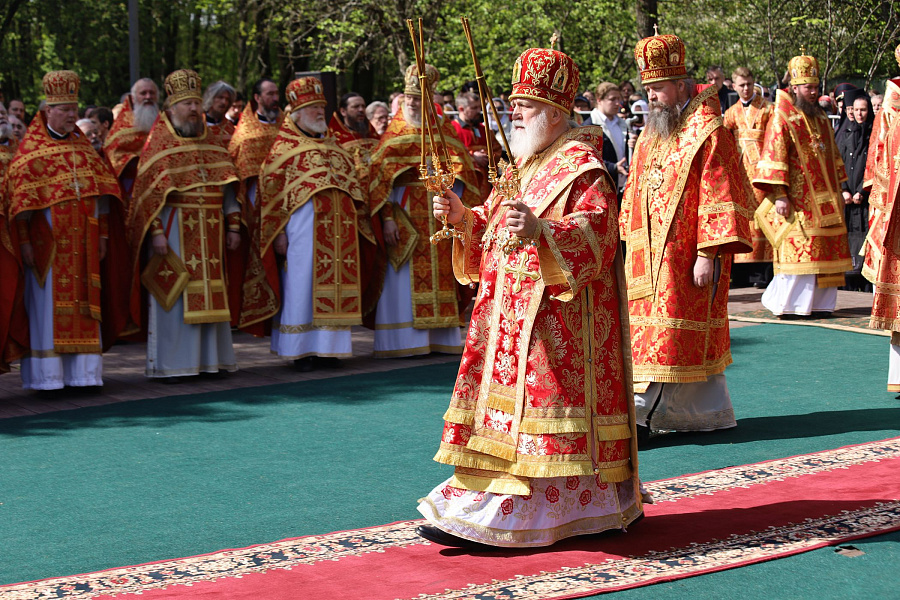 В праздник Собора новомучеников, в Бутове пострадавших, Патриарший наместник Московской митрополии возглавил Литургию на Бутовском полигоне