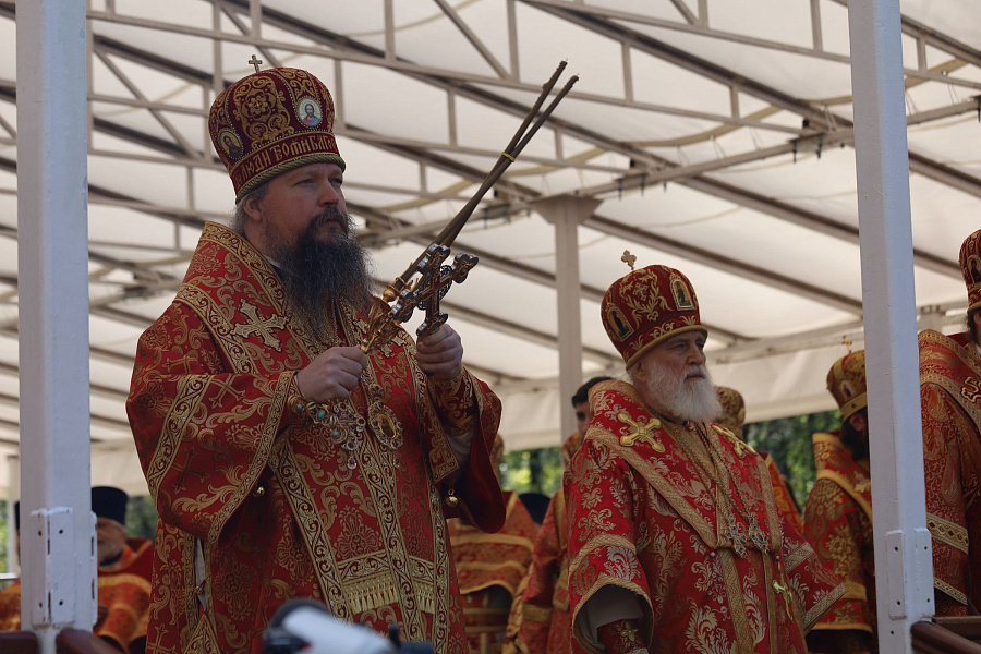 В праздник Собора новомучеников, в Бутове пострадавших, Патриарший наместник Московской митрополии возглавил Литургию на Бутовском полигоне