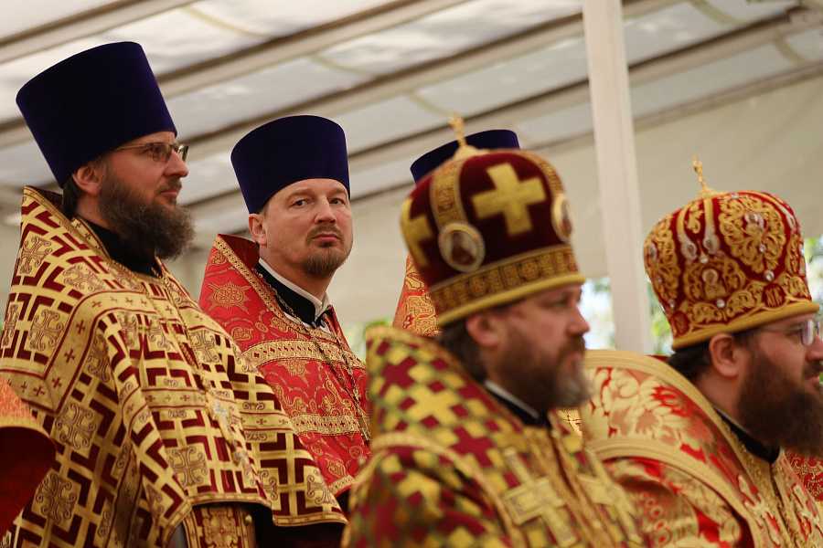 В праздник Собора новомучеников, в Бутове пострадавших, Патриарший наместник Московской митрополии возглавил Литургию на Бутовском полигоне