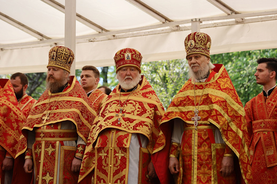 В праздник Собора новомучеников, в Бутове пострадавших, Патриарший наместник Московской митрополии возглавил Литургию на Бутовском полигоне
