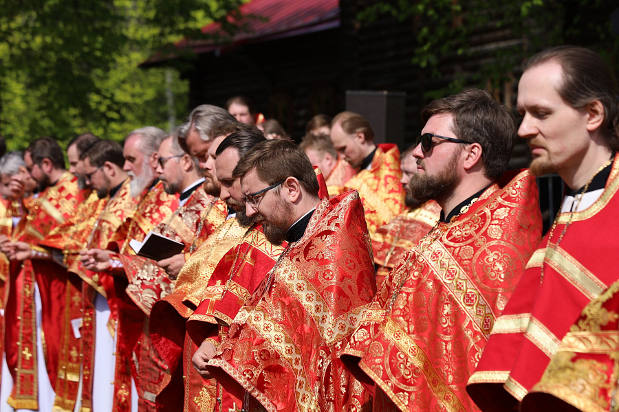 В праздник Собора новомучеников, в Бутове пострадавших, Патриарший наместник Московской митрополии возглавил Литургию на Бутовском полигоне