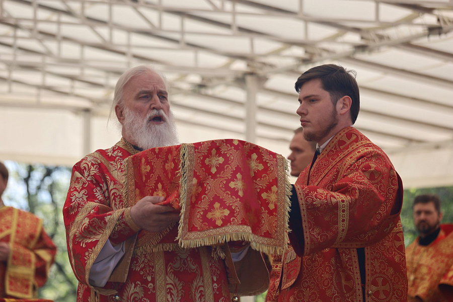 В праздник Собора новомучеников, в Бутове пострадавших, Патриарший наместник Московской митрополии возглавил Литургию на Бутовском полигоне