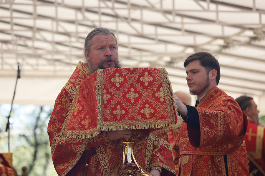 В праздник Собора новомучеников, в Бутове пострадавших, Патриарший наместник Московской митрополии возглавил Литургию на Бутовском полигоне
