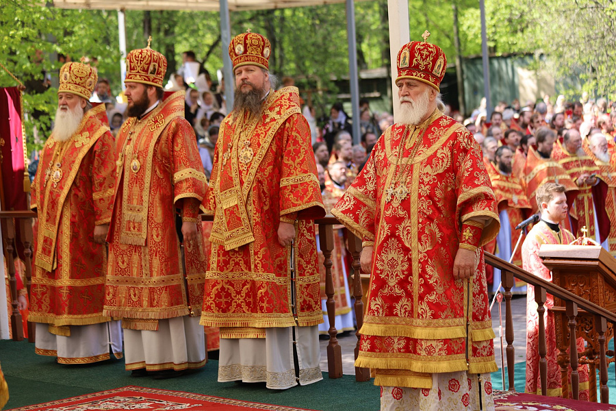 В праздник Собора новомучеников, в Бутове пострадавших, Патриарший наместник Московской митрополии возглавил Литургию на Бутовском полигоне