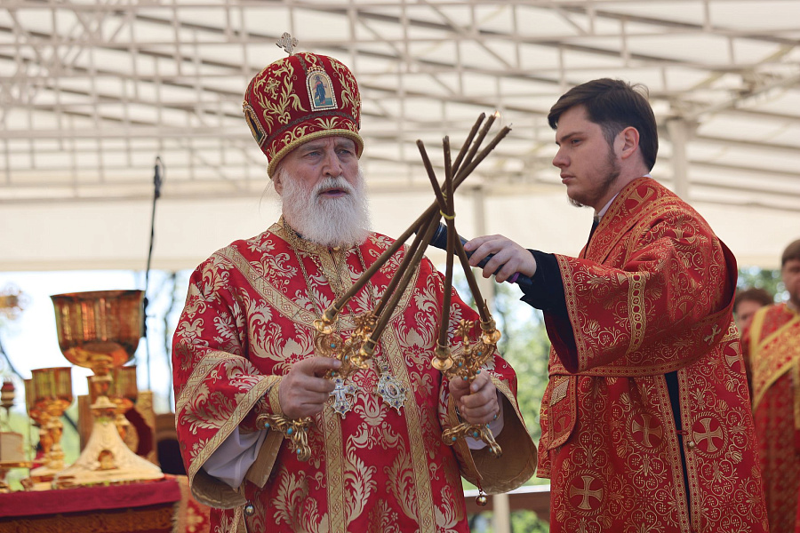 В праздник Собора новомучеников, в Бутове пострадавших, Патриарший наместник Московской митрополии возглавил Литургию на Бутовском полигоне