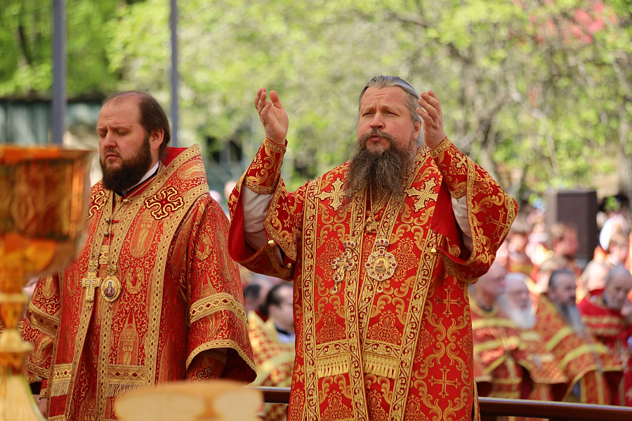 В праздник Собора новомучеников, в Бутове пострадавших, Патриарший наместник Московской митрополии возглавил Литургию на Бутовском полигоне