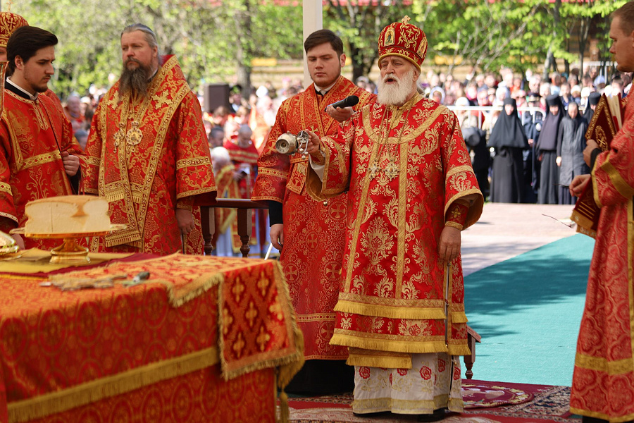 В праздник Собора новомучеников, в Бутове пострадавших, Патриарший наместник Московской митрополии возглавил Литургию на Бутовском полигоне