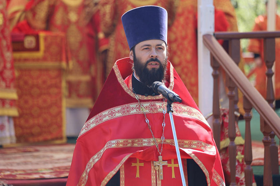 В праздник Собора новомучеников, в Бутове пострадавших, Патриарший наместник Московской митрополии возглавил Литургию на Бутовском полигоне