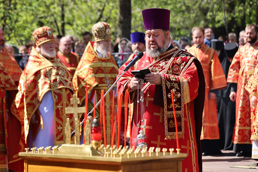 В праздник Собора новомучеников, в Бутове пострадавших, Патриарший наместник Московской митрополии возглавил Литургию на Бутовском полигоне