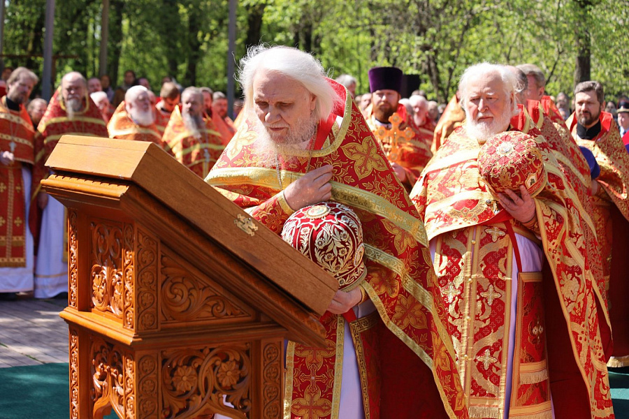 В праздник Собора новомучеников, в Бутове пострадавших, Патриарший наместник Московской митрополии возглавил Литургию на Бутовском полигоне