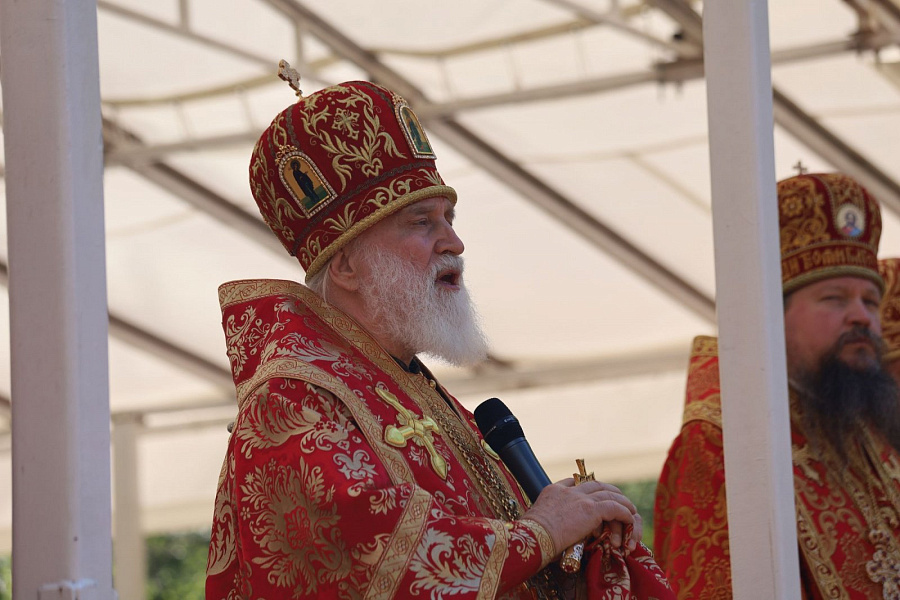 В праздник Собора новомучеников, в Бутове пострадавших, Патриарший наместник Московской митрополии возглавил Литургию на Бутовском полигоне