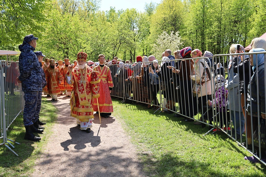 В праздник Собора новомучеников, в Бутове пострадавших, Патриарший наместник Московской митрополии возглавил Литургию на Бутовском полигоне