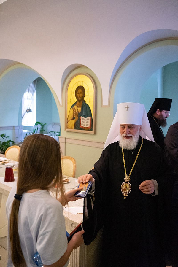 Митрополит Павел встретился со школьниками-победителями и призёрами конференции "Россия - моё Отечество"