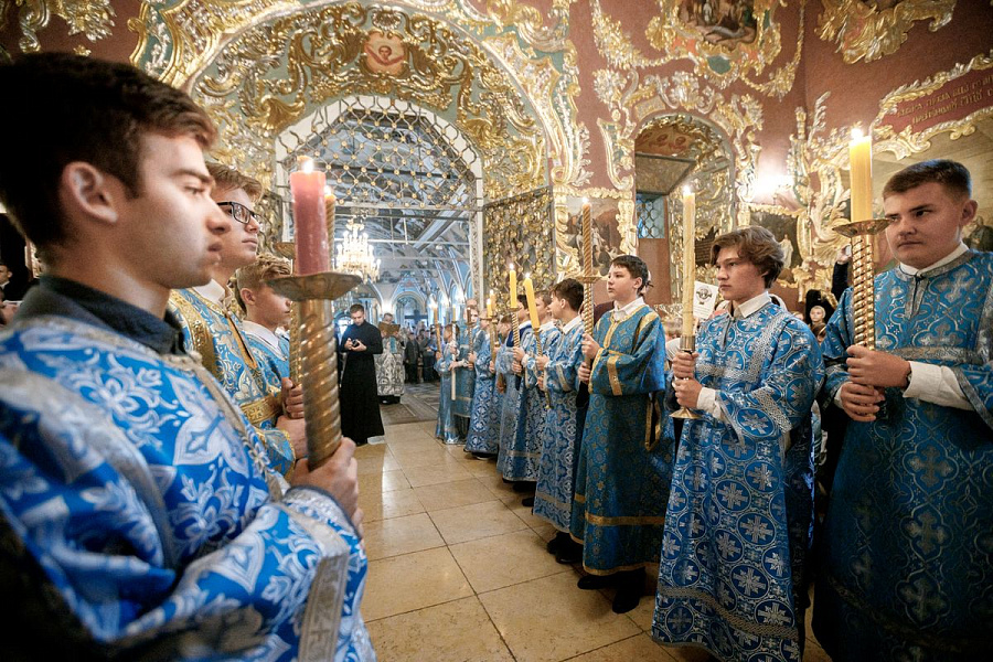 Епископ Сергиево-Посадский и Дмитровский Фома совершил детскую Литургию в Трапезном храме Лавры