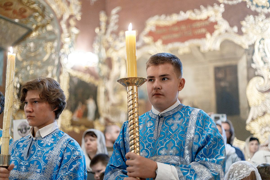 Епископ Сергиево-Посадский и Дмитровский Фома совершил детскую Литургию в Трапезном храме Лавры