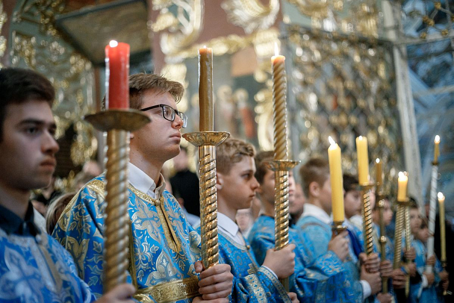 Епископ Сергиево-Посадский и Дмитровский Фома совершил детскую Литургию в Трапезном храме Лавры