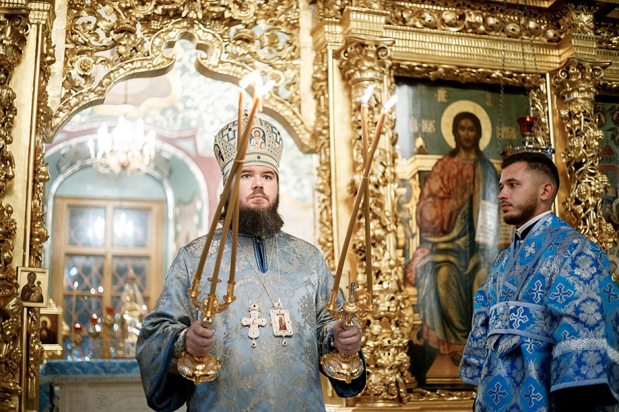 Епископ Сергиево-Посадский и Дмитровский Фома совершил детскую Литургию в Трапезном храме Лавры