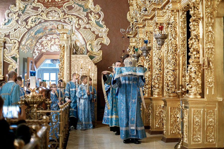 Епископ Сергиево-Посадский и Дмитровский Фома совершил детскую Литургию в Трапезном храме Лавры