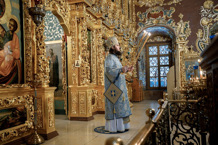 Епископ Сергиево-Посадский и Дмитровский Фома совершил детскую Литургию в Трапезном храме Лавры