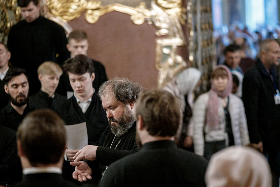 Епископ Сергиево-Посадский и Дмитровский Фома совершил детскую Литургию в Трапезном храме Лавры
