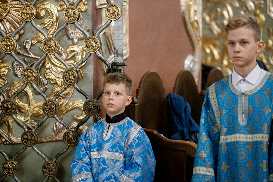 Епископ Сергиево-Посадский и Дмитровский Фома совершил детскую Литургию в Трапезном храме Лавры