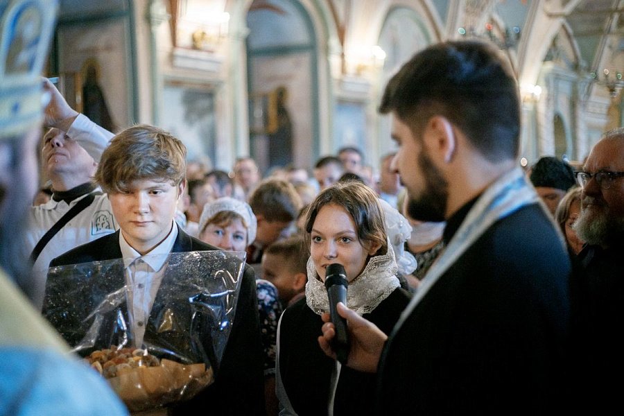 Епископ Сергиево-Посадский и Дмитровский Фома совершил детскую Литургию в Трапезном храме Лавры
