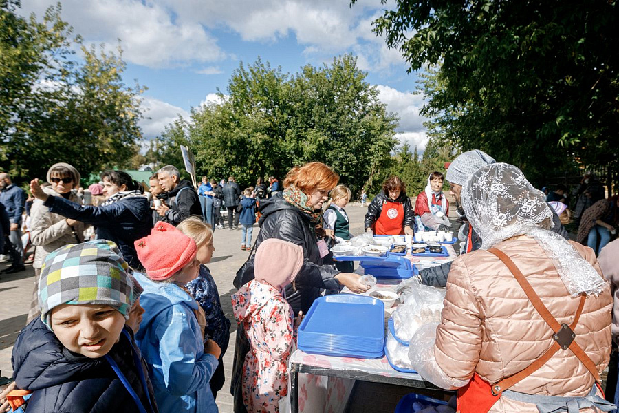 Епископ Сергиево-Посадский и Дмитровский Фома совершил детскую Литургию в Трапезном храме Лавры