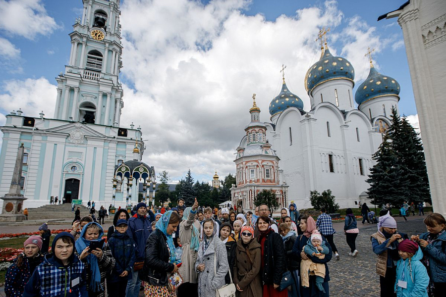 Епископ Сергиево-Посадский и Дмитровский Фома совершил детскую Литургию в Трапезном храме Лавры