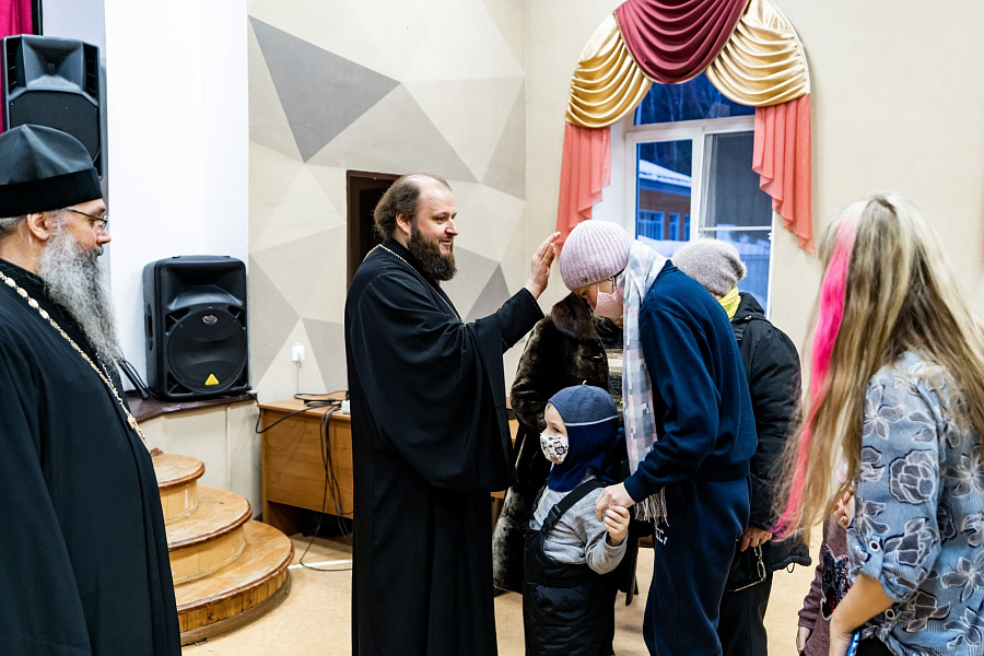 Посещение беженцев в пункте временного размещения «Родина»