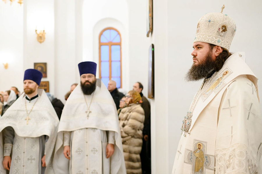 Епископ Фома совершил Божественную литургию в Казанском храме г. Долгопрудного