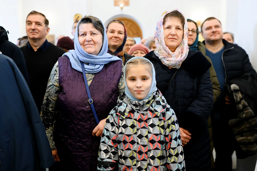 Епископ Фома совершил Божественную литургию в Казанском храме г. Долгопрудного