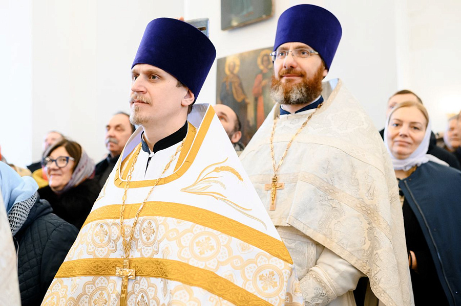 Епископ Фома совершил Божественную литургию в Казанском храме г. Долгопрудного