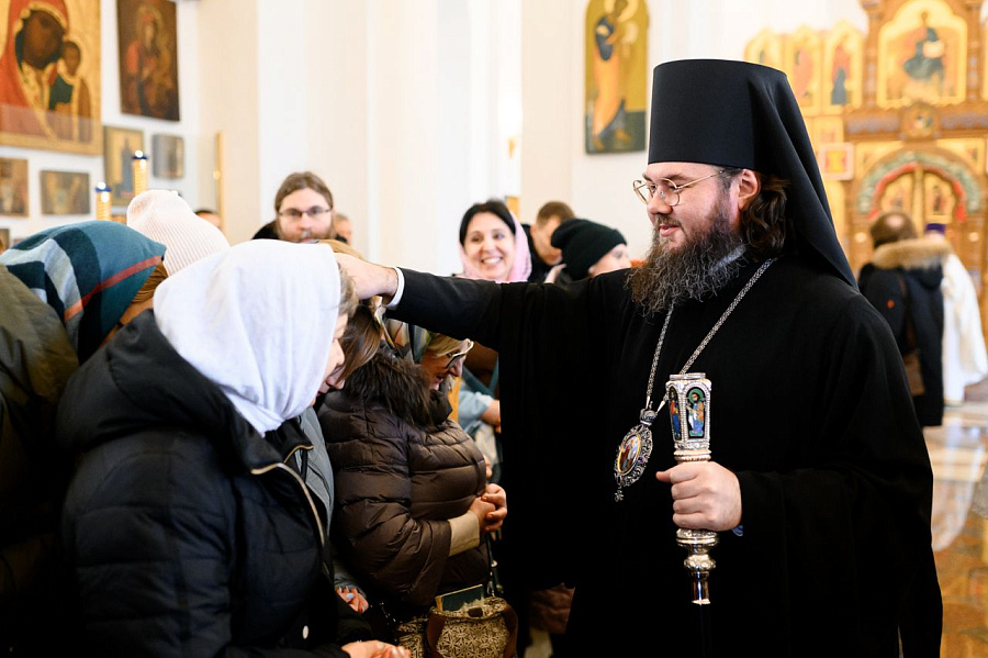 Епископ Фома совершил Божественную литургию в Казанском храме г. Долгопрудного