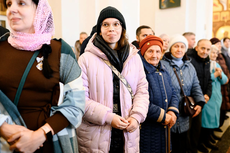 Епископ Фома совершил Божественную литургию в Казанском храме г. Долгопрудного