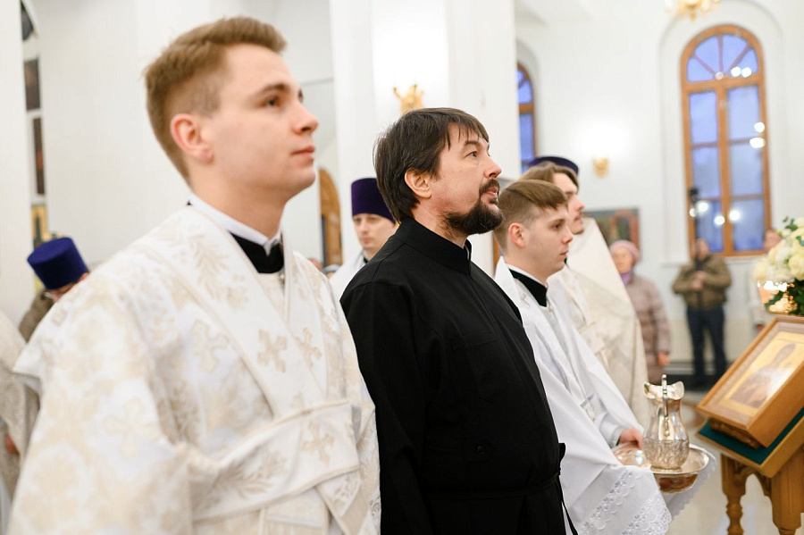 Епископ Фома совершил Божественную литургию в Казанском храме г. Долгопрудного