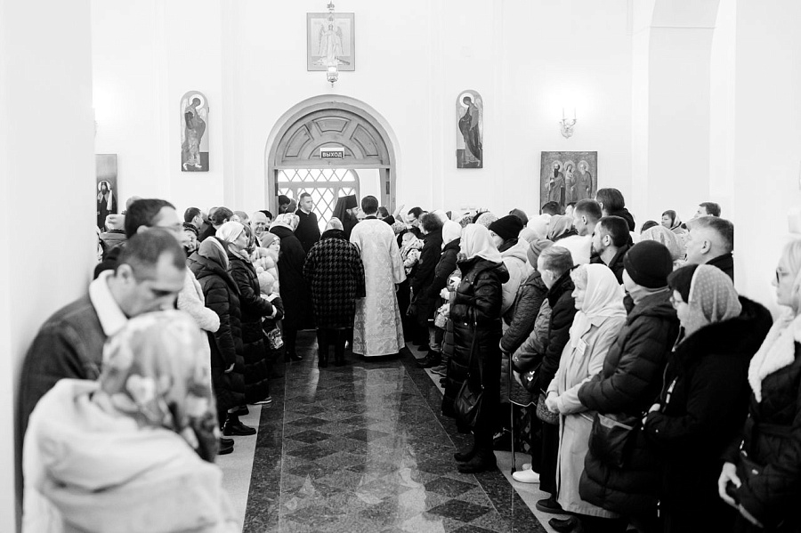 Епископ Фома совершил Божественную литургию в Казанском храме г. Долгопрудного