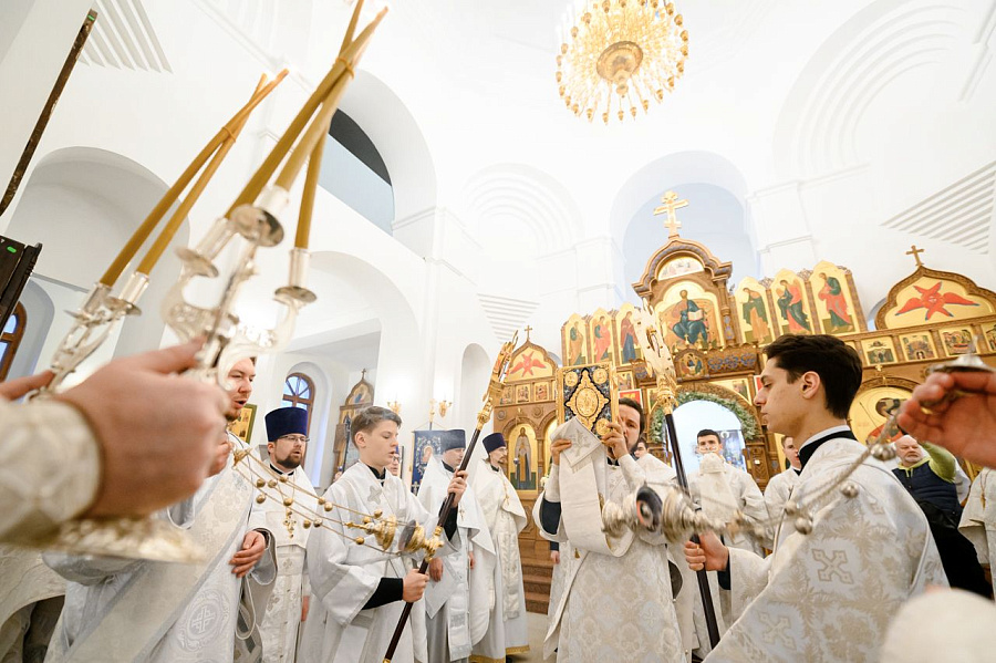 Епископ Фома совершил Божественную литургию в Казанском храме г. Долгопрудного