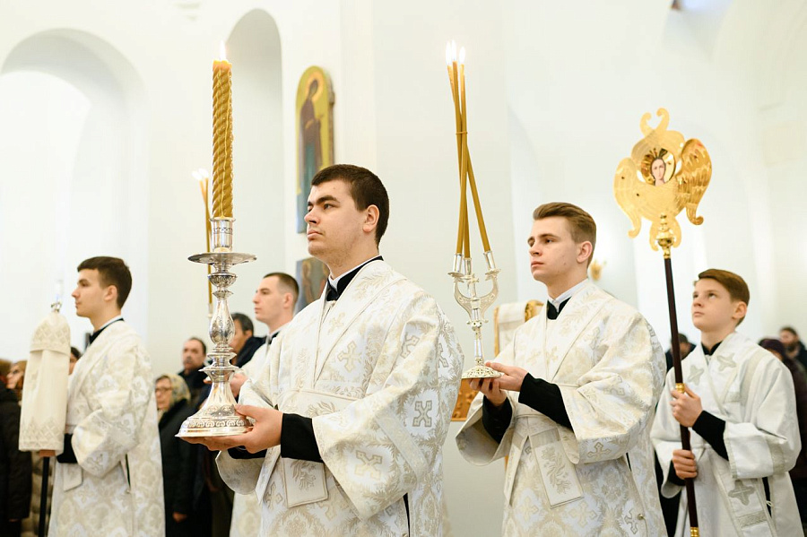 Епископ Фома совершил Божественную литургию в Казанском храме г. Долгопрудного