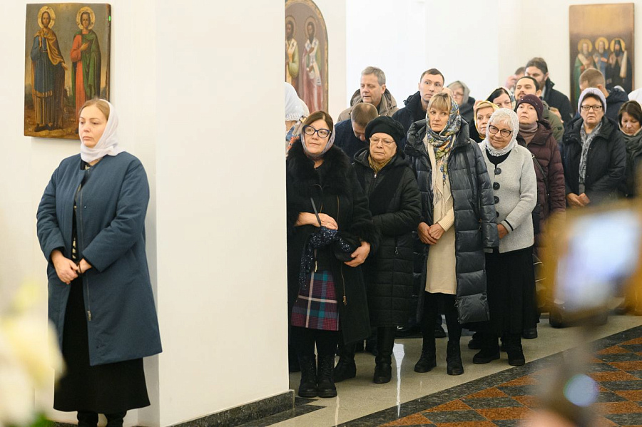 Епископ Фома совершил Божественную литургию в Казанском храме г. Долгопрудного