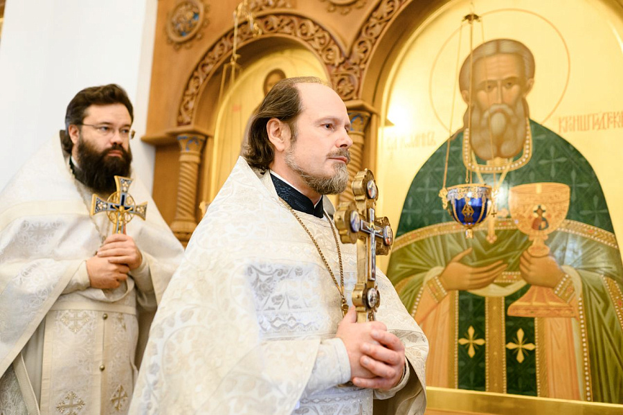 Епископ Фома совершил Божественную литургию в Казанском храме г. Долгопрудного