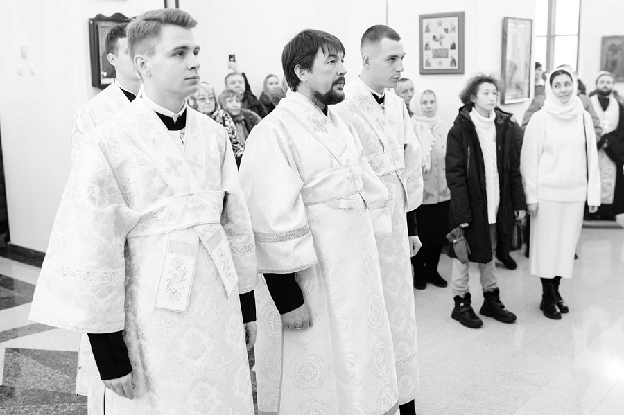 Епископ Фома совершил Божественную литургию в Казанском храме г. Долгопрудного