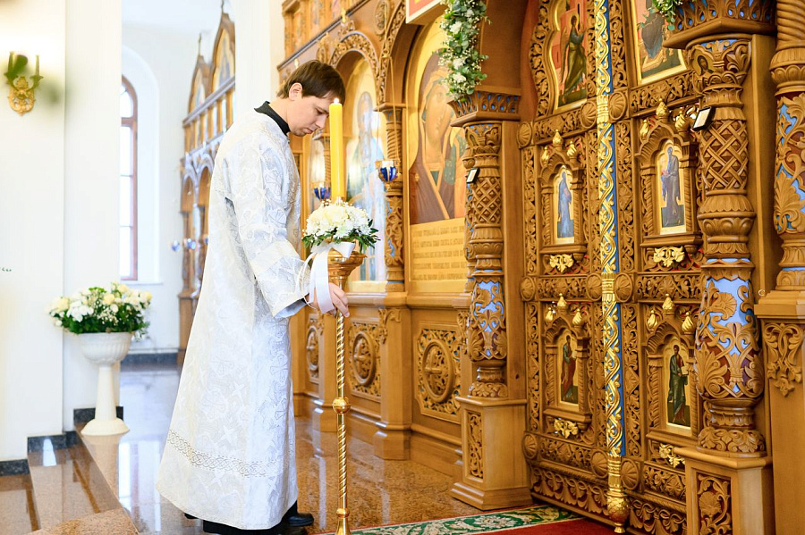 Епископ Фома совершил Божественную литургию в Казанском храме г. Долгопрудного