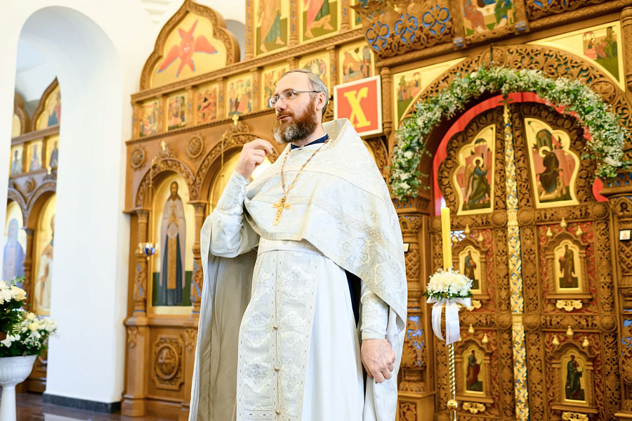 Епископ Фома совершил Божественную литургию в Казанском храме г. Долгопрудного