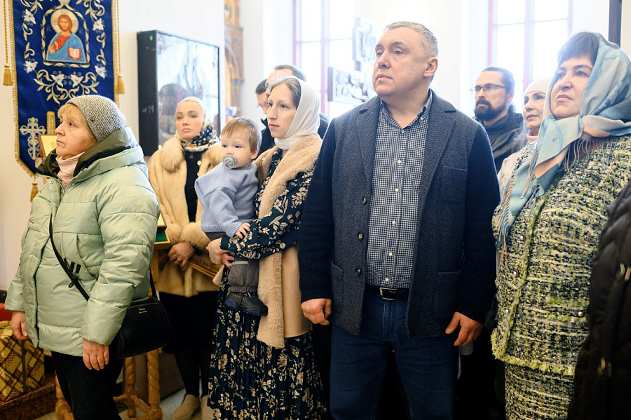 Епископ Фома совершил Божественную литургию в Казанском храме г. Долгопрудного